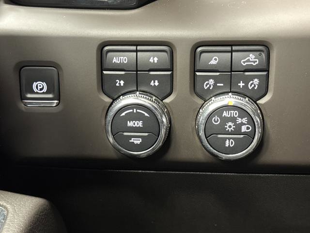 Used 2025 GMC Sierra 3500 Denali w/ Denali Reserve Package image 26
