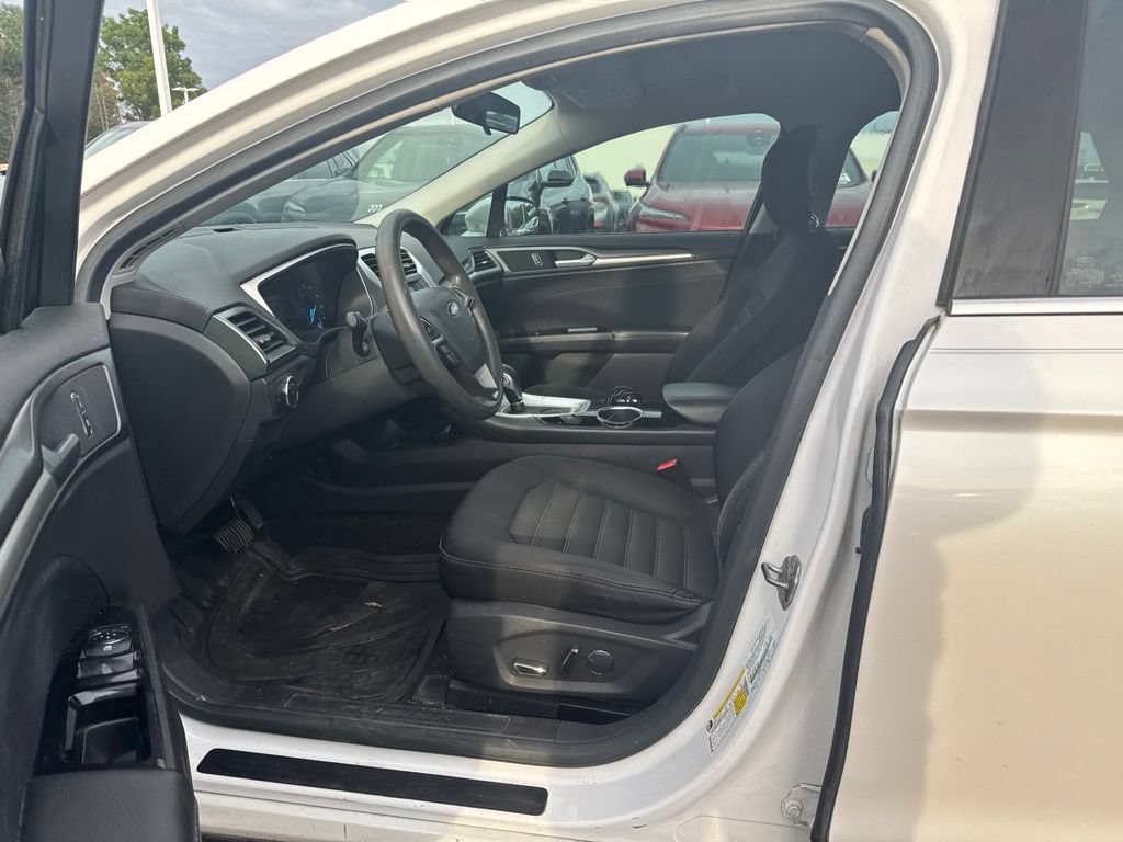 Used 2013 Ford Fusion SE FWD image 9