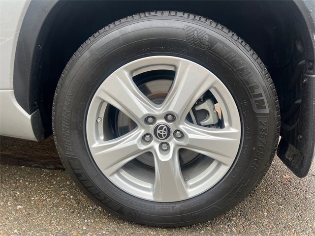 Used 2024 Toyota Highlander LE image 19