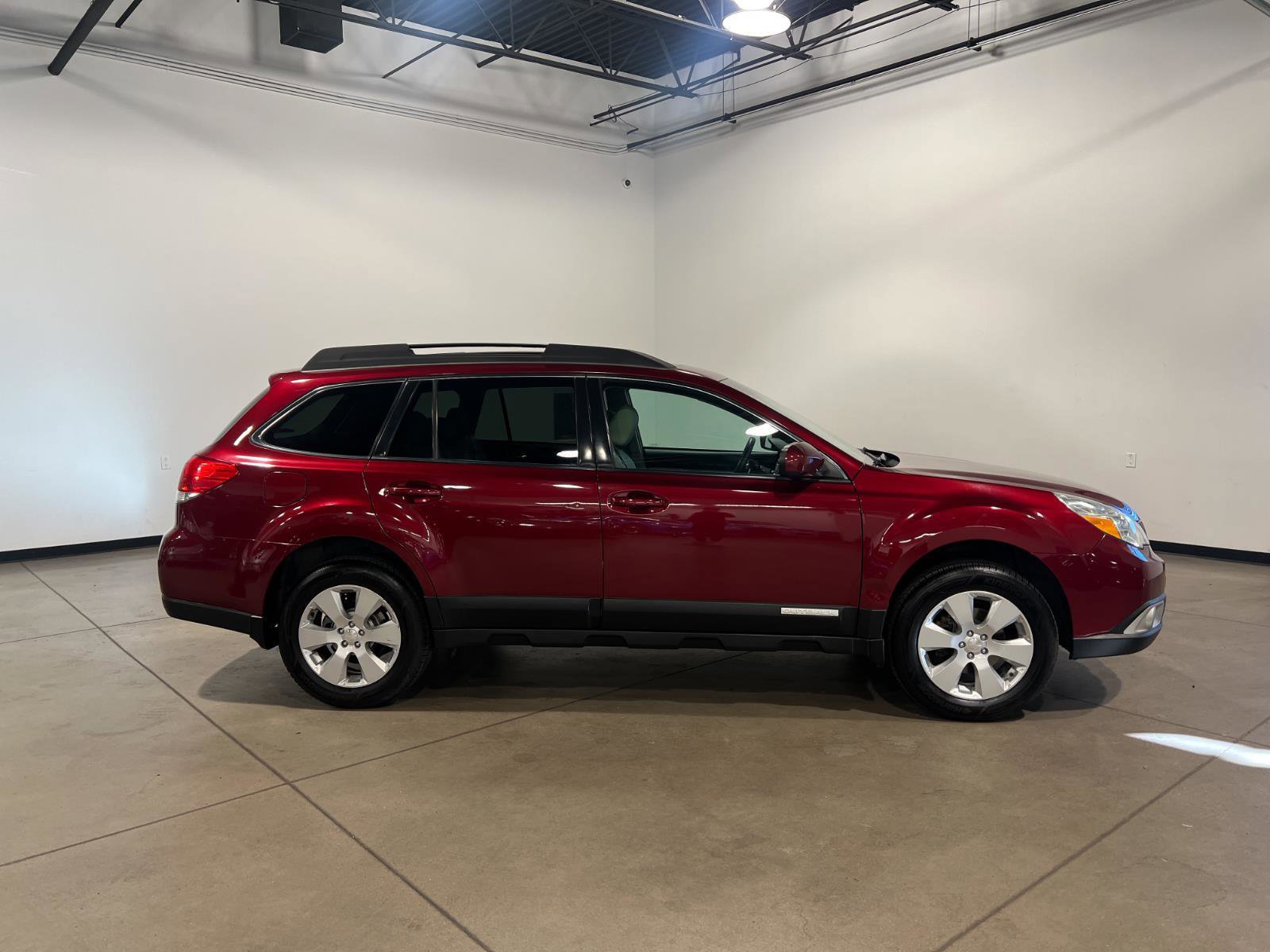 Used 2011 Subaru Outback 2.5i Premium image 2