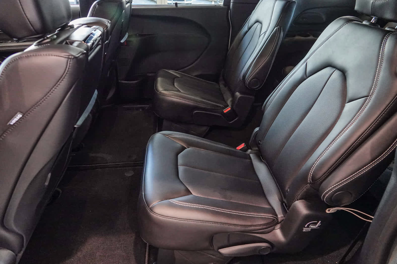 New 2026 Chrysler Pacifica Select image 17