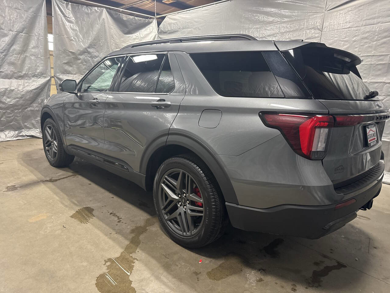 Used 2025 Ford Explorer ST-Line w/ ST-Line Street Pack image 3