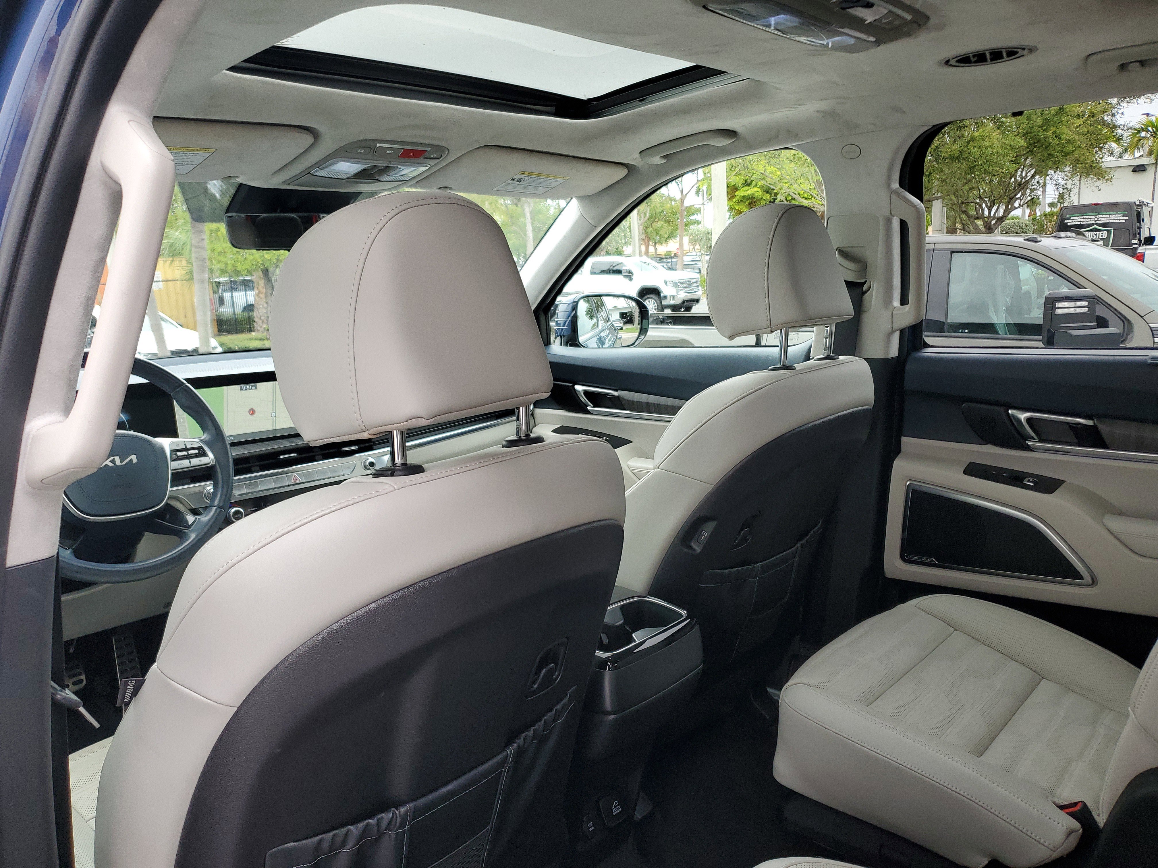 Used 2024 Kia Telluride SX Prestige w/ Towing Package image 15