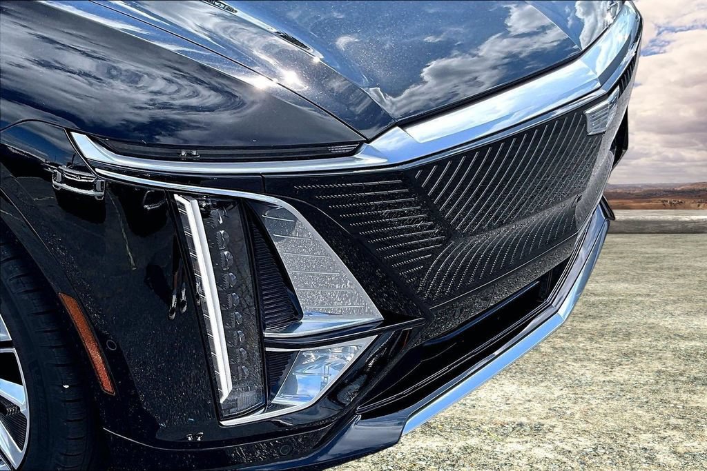 Certified 2025 Cadillac Lyriq Luxury w/ LPO, Floor Liner Package AWD/4WD image 32