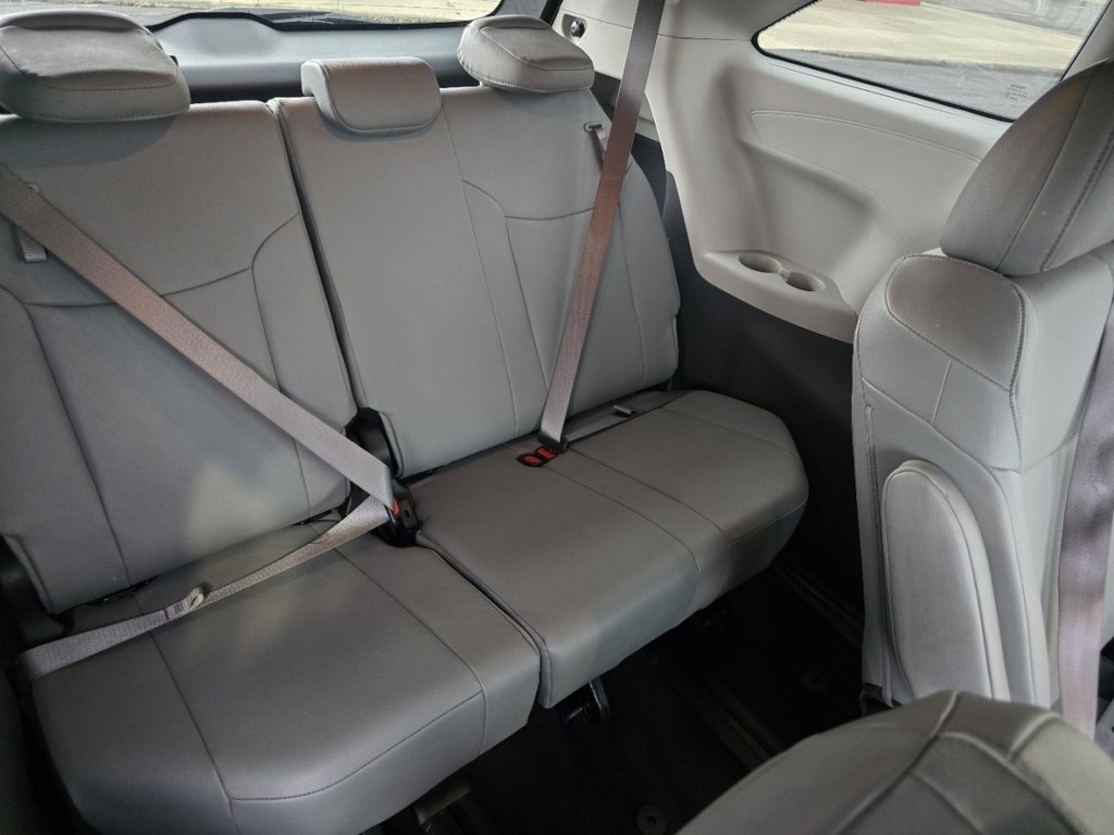 Certified 2024 Toyota Sienna XLE FWD image 22