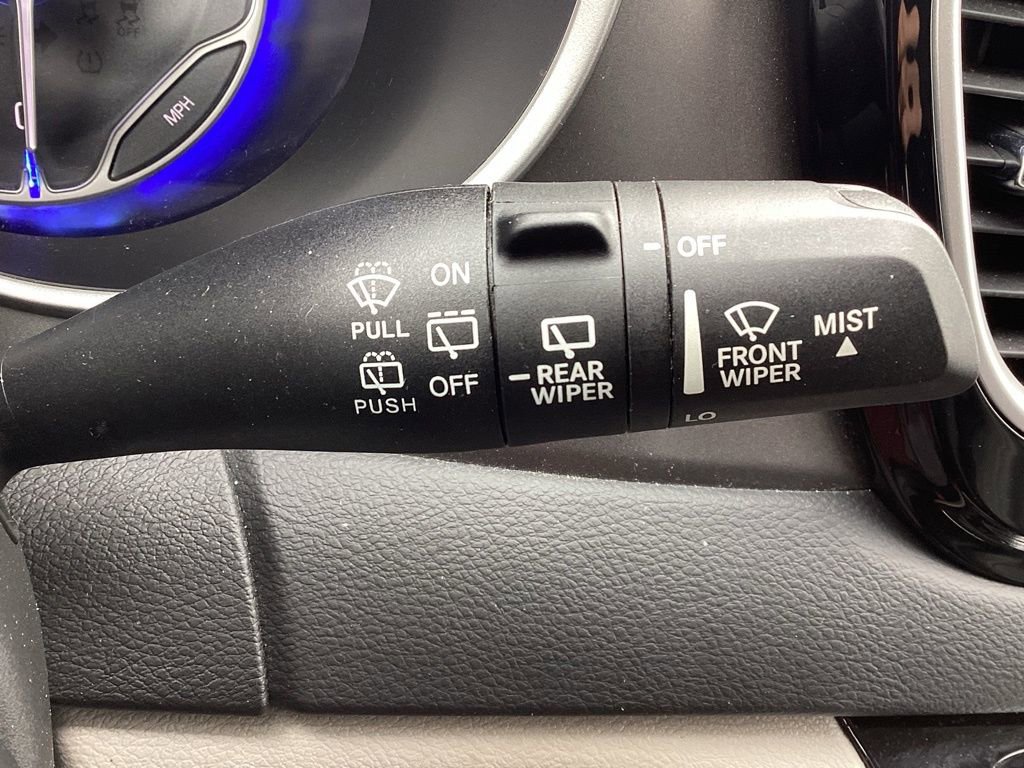 Used 2023 Chrysler Pacifica Touring-L image 31