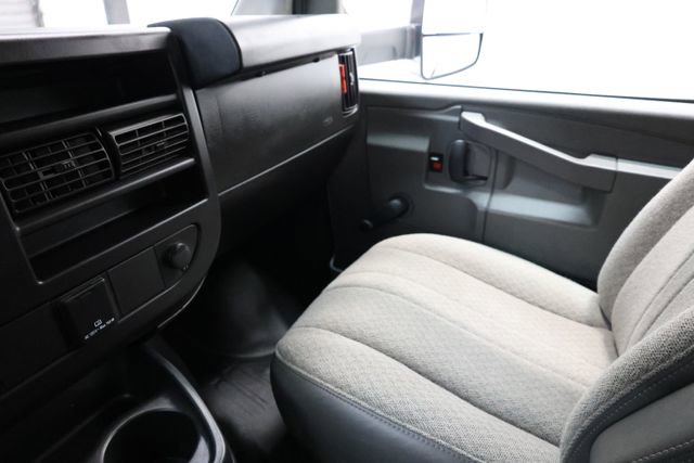 Used 2022 Chevrolet Express 3500 w/ Driver Convenience Package RWD image 53