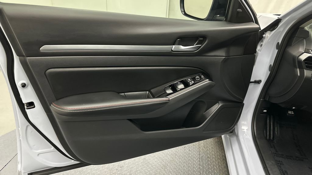 Certified 2024 Nissan Altima 2.5 SR w/ SR Premium Package FWD image 17