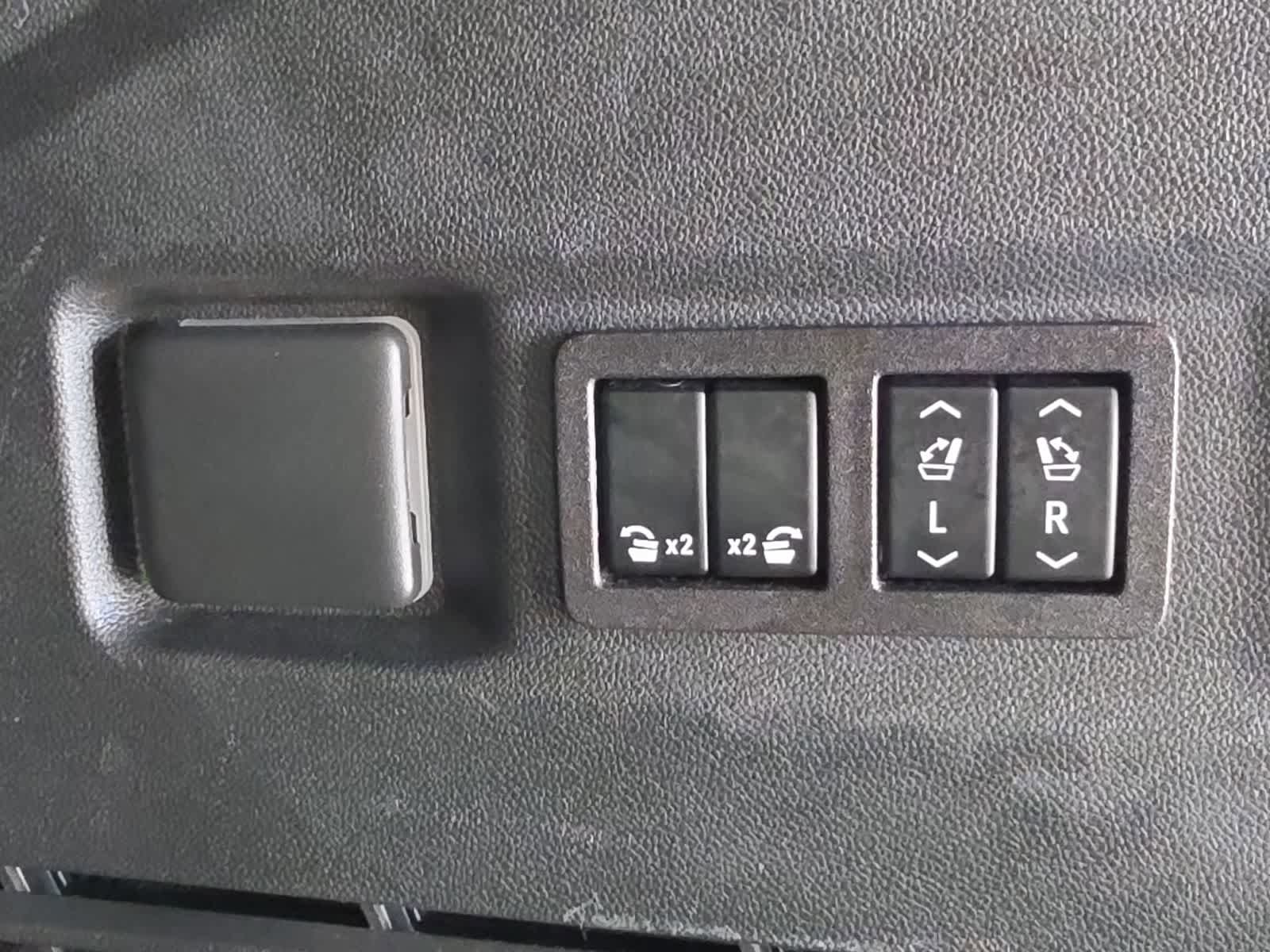 Used 2023 Chevrolet Tahoe Premier AWD/4WD image 40