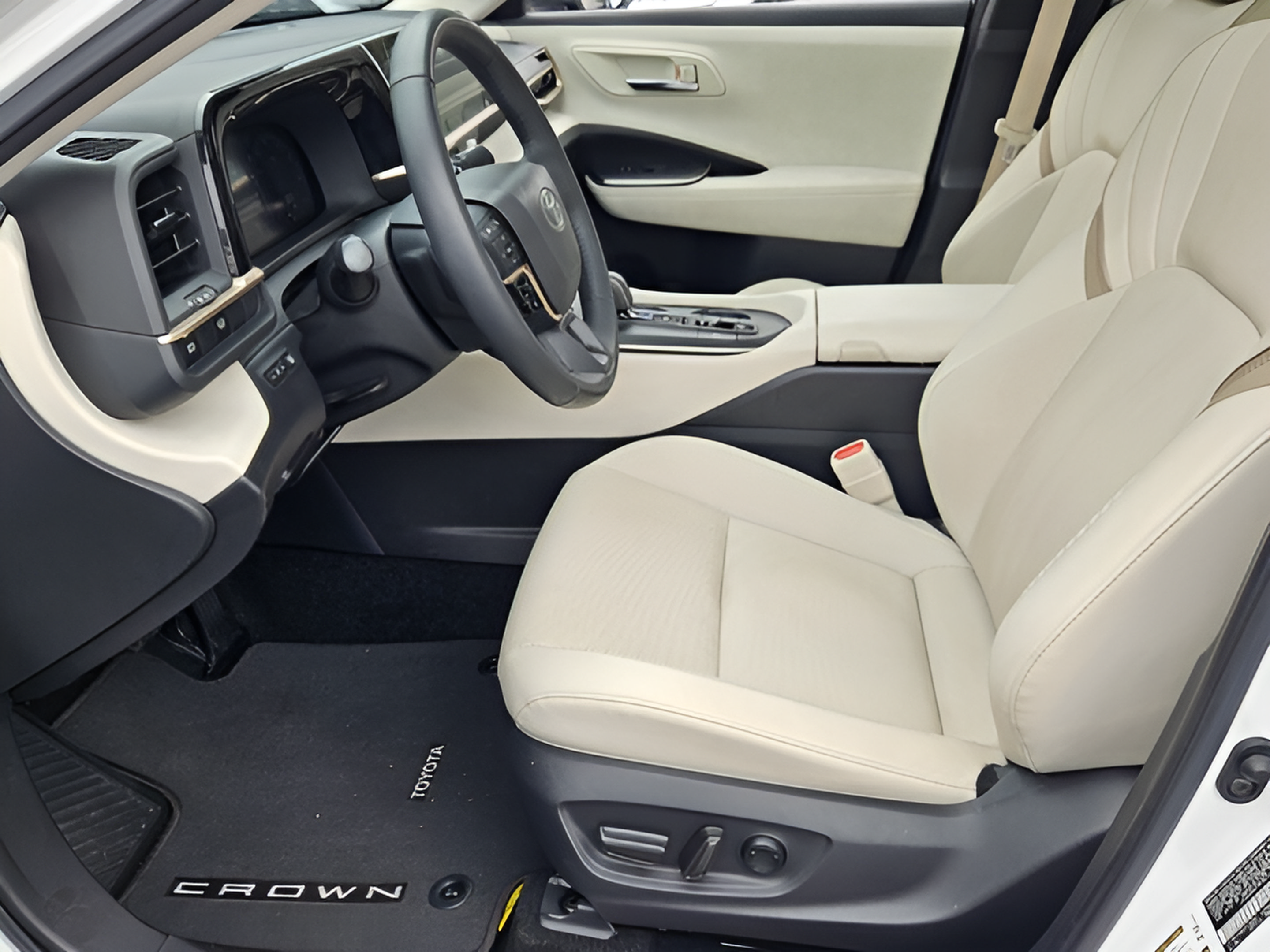 Certified 2023 Toyota Crown AWD/4WD image 13