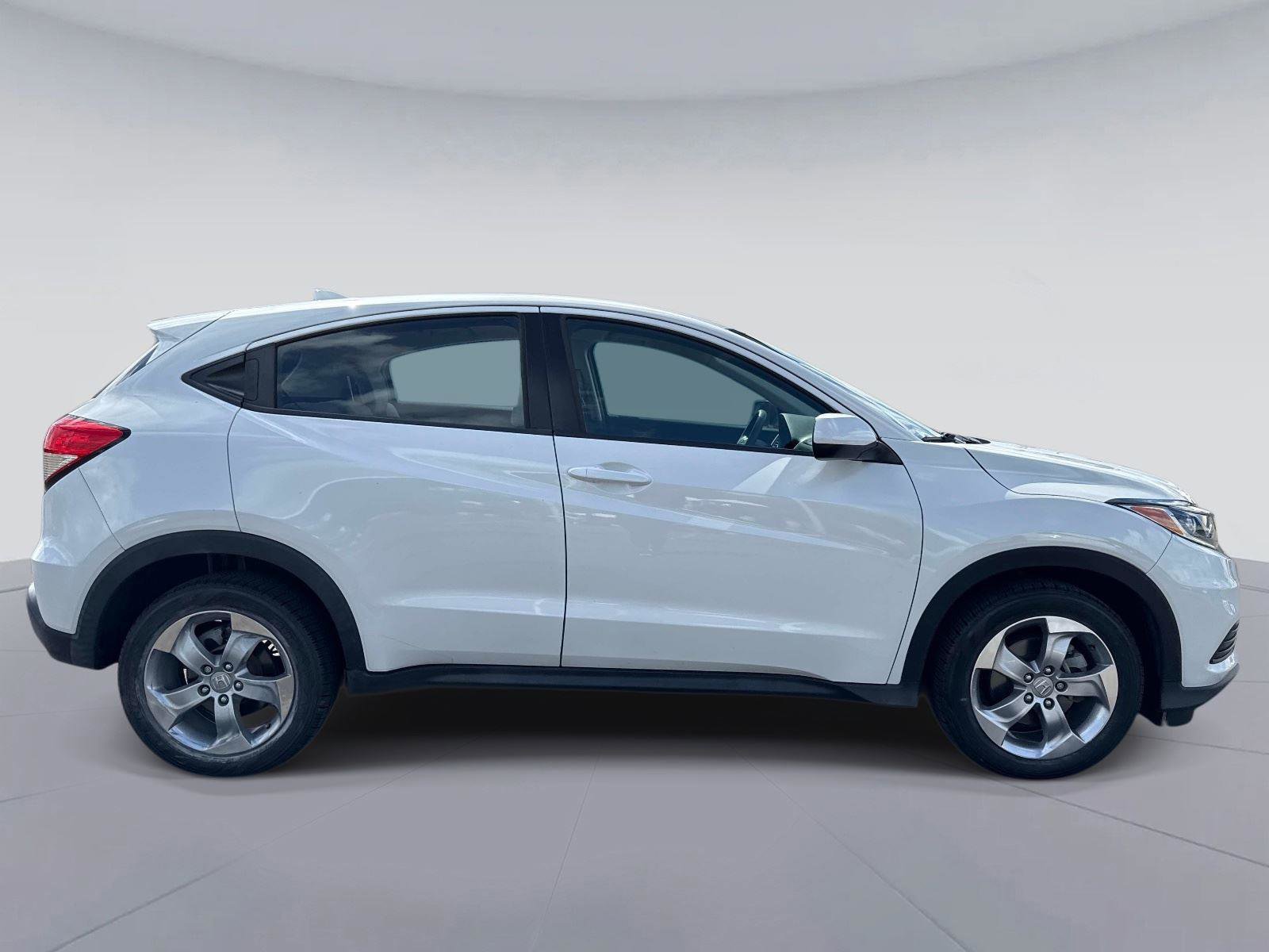 Certified 2022 Honda HR-V LX image 2