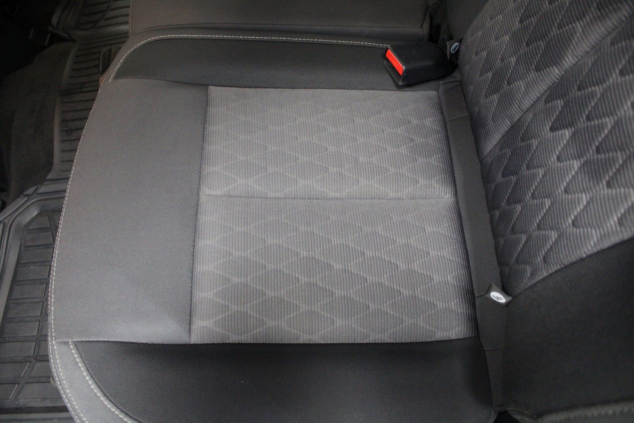 Used 2022 Nissan Titan SV image 19