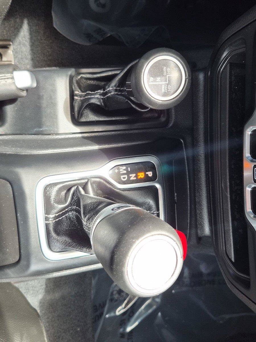 Used 2022 Jeep Wrangler Unlimited Sahara AWD/4WD image 30