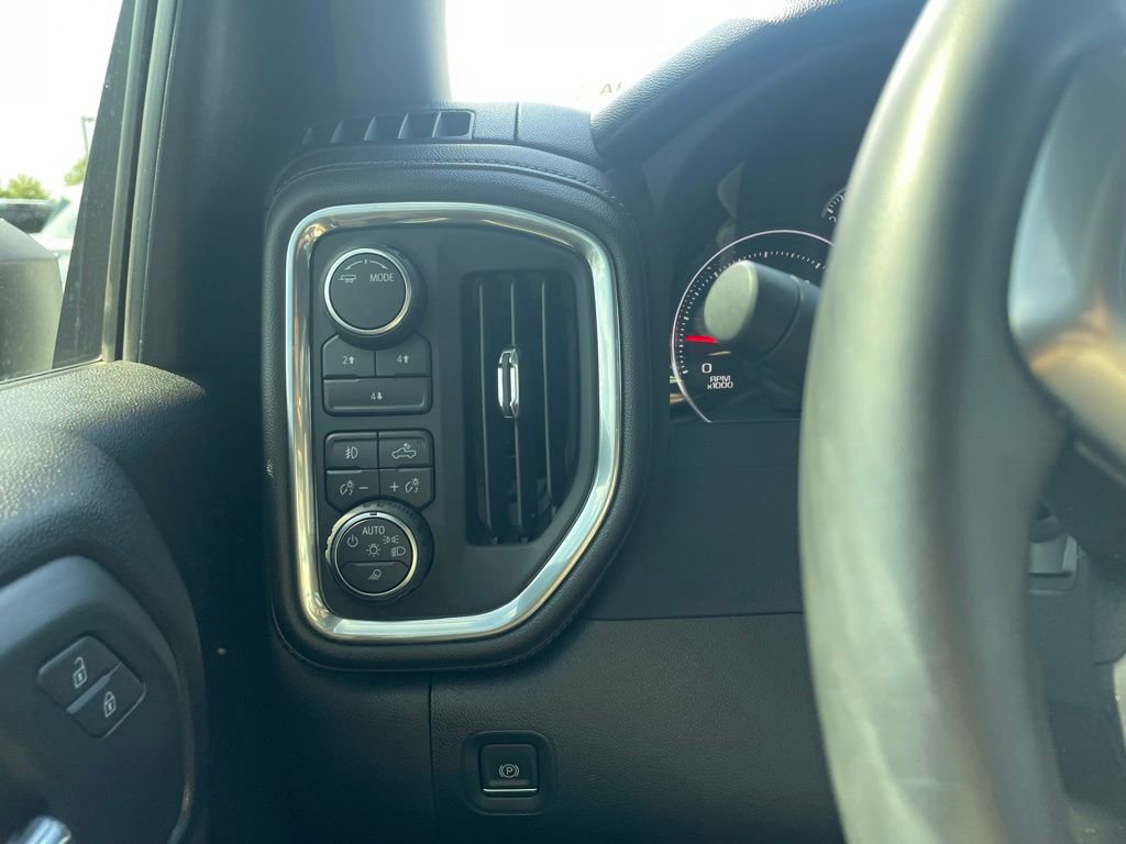 Used 2023 Chevrolet Silverado 3500 LT w/ Convenience Package AWD/4WD image 14