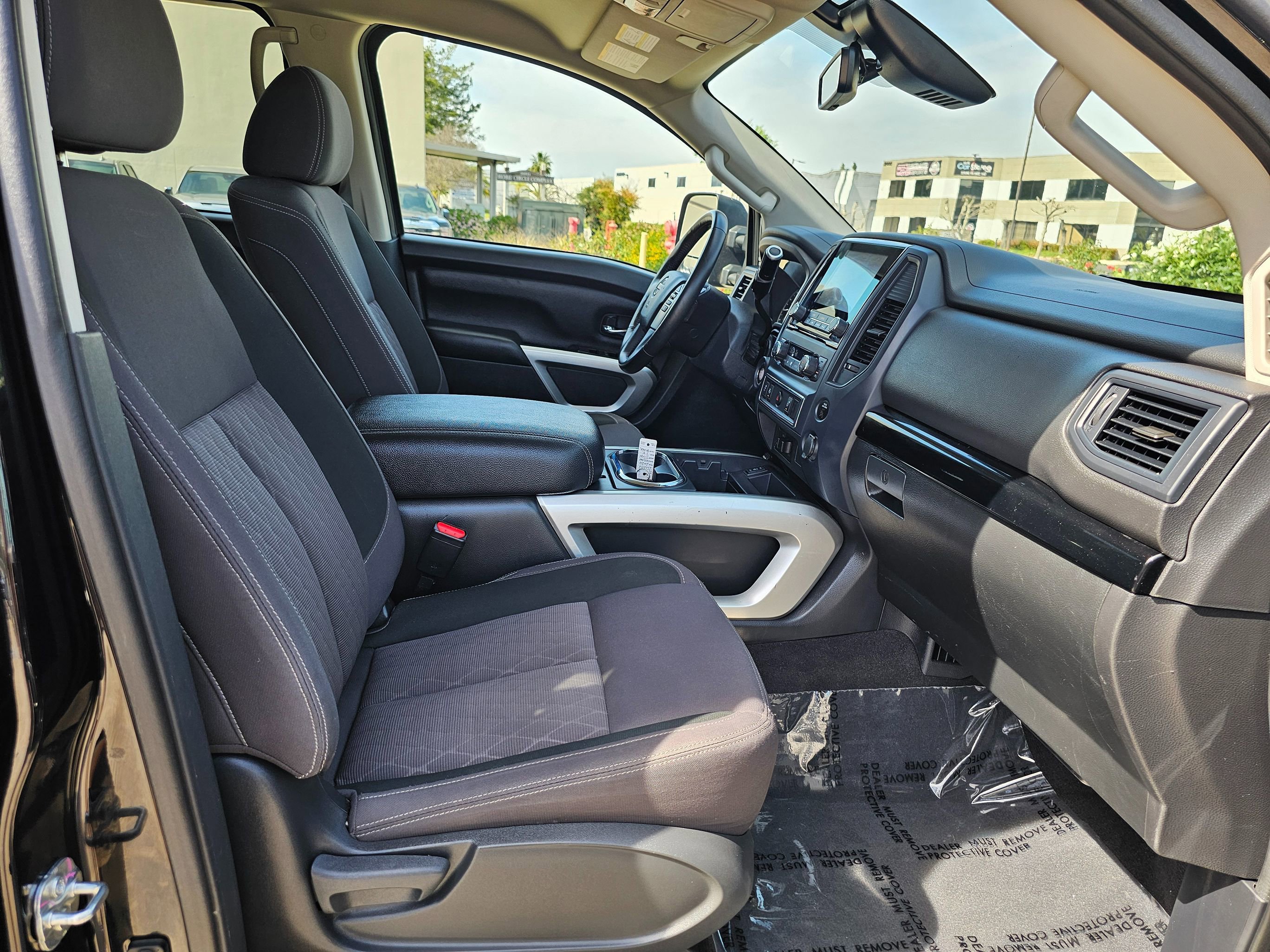 Used 2024 Nissan Titan SV w/ SV Convenience Package image 29