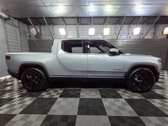 Used 2025 Rivian R1T Adventure image 9