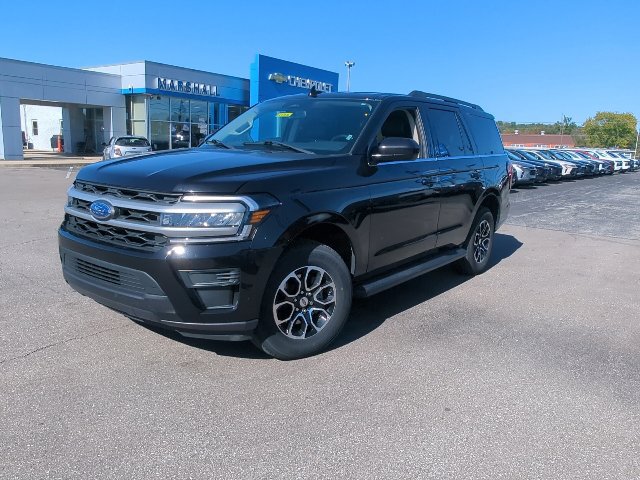 Used 2024 Ford Expedition XLT AWD/4WD image 3