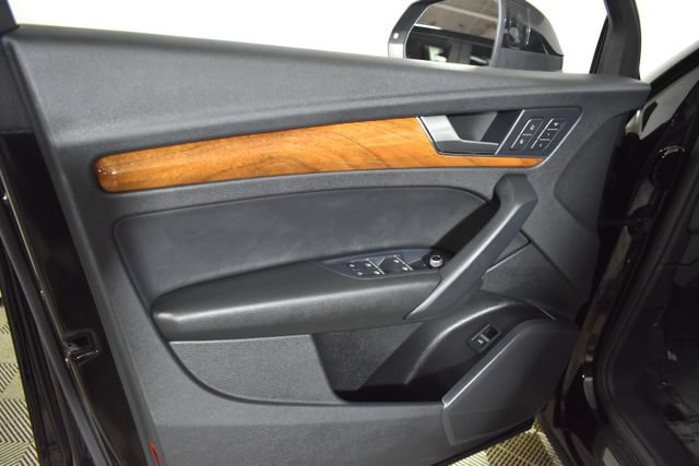 Used 2023 Audi Q5 2.0T Premium w/ Convenience Package AWD/4WD image 7