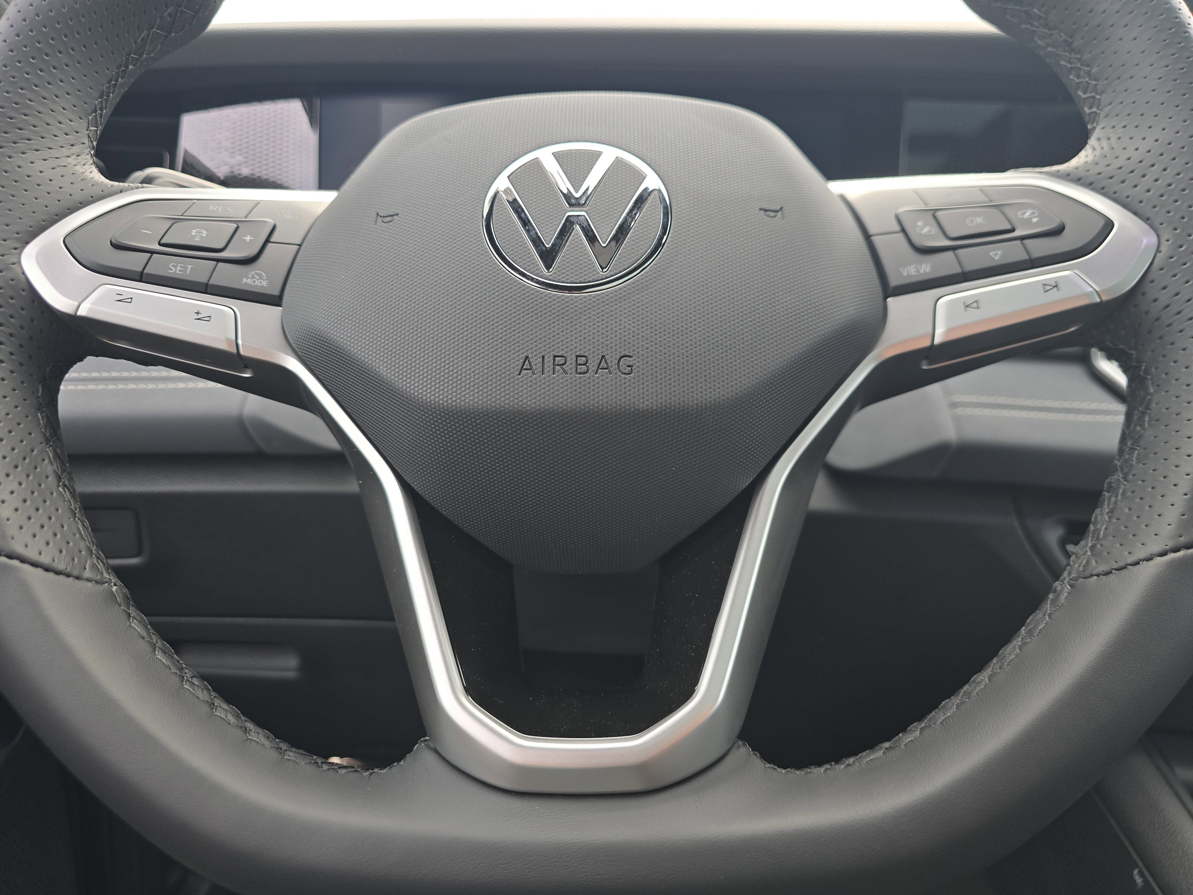 New 2026 Volkswagen Tiguan SE R-Line AWD/4WD image 20