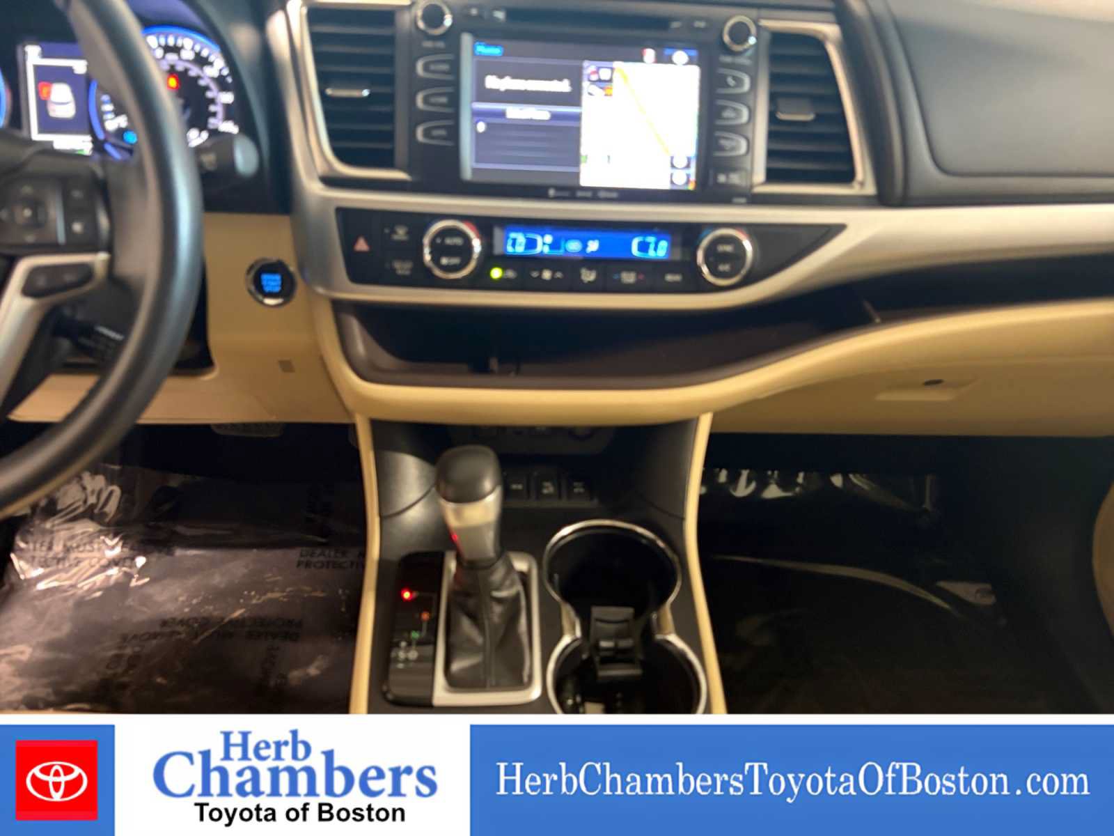 Used 2019 Toyota Highlander XLE AWD/4WD image 17