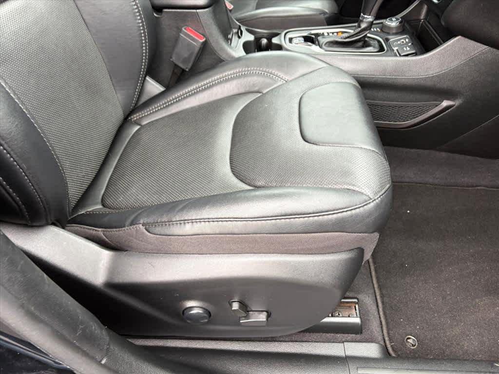 Used 2023 Jeep Cherokee Altitude Lux w/ Lux Elite Package AWD/4WD image 7