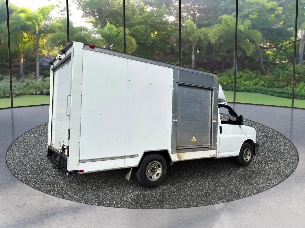 Used 2018 Chevrolet Express 3500 w/ Power Convenience Package RWD image 5