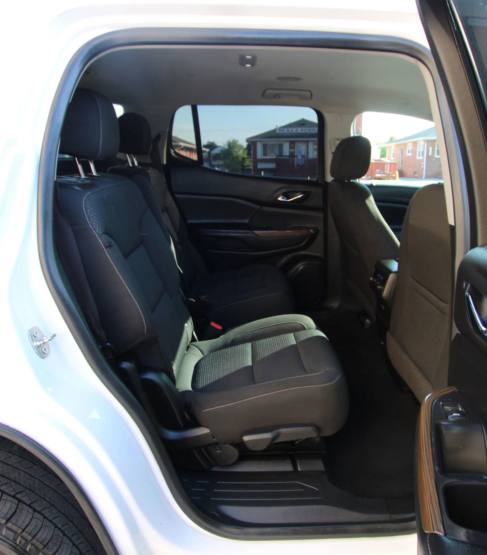 Used 2021 GMC Acadia SLE FWD image 12