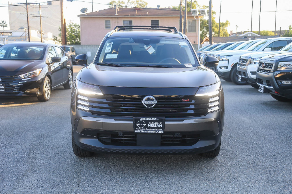 New 2026 Nissan Kicks SR w/ Illumination Package FWD image 2
