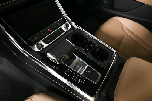 New 2025 Audi Q8 Premium image 18