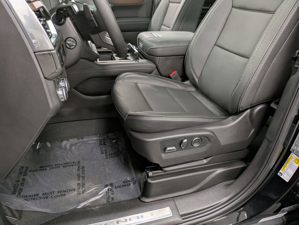 Used 2026 GMC Yukon XL Denali w/ Sun & Power Step Package AWD/4WD image 10