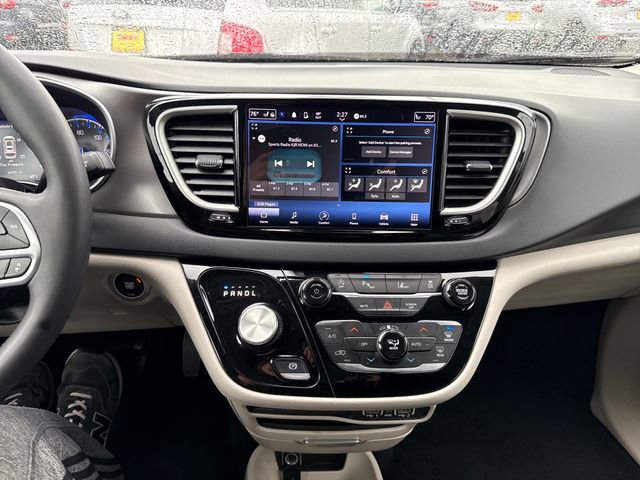 Used 2024 Chrysler Pacifica Touring-L image 22