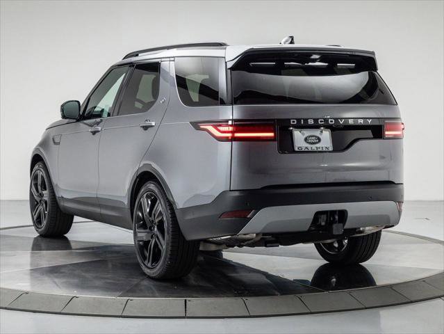 New 2025 Land Rover Discovery S image 3