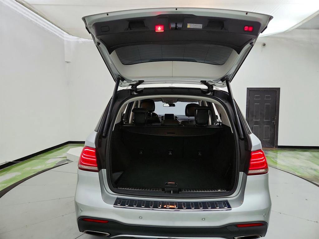 Used 2016 Mercedes-Benz GLE 400 4MATIC w/ Driver Assistance Package image 31