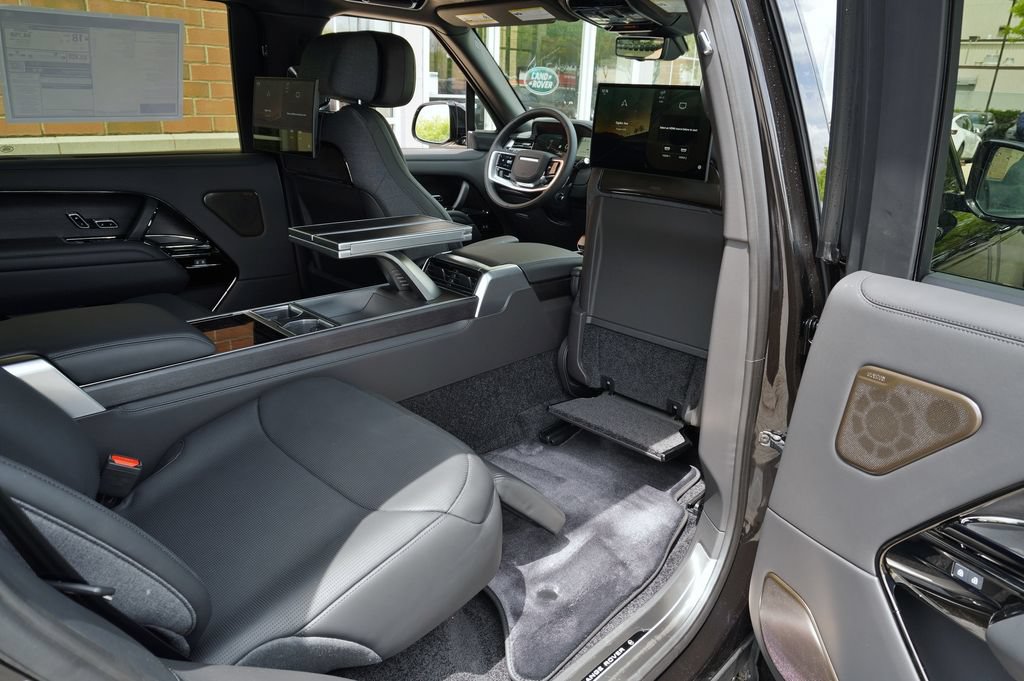 New 2026 Land Rover Range Rover SV AWD/4WD image 39
