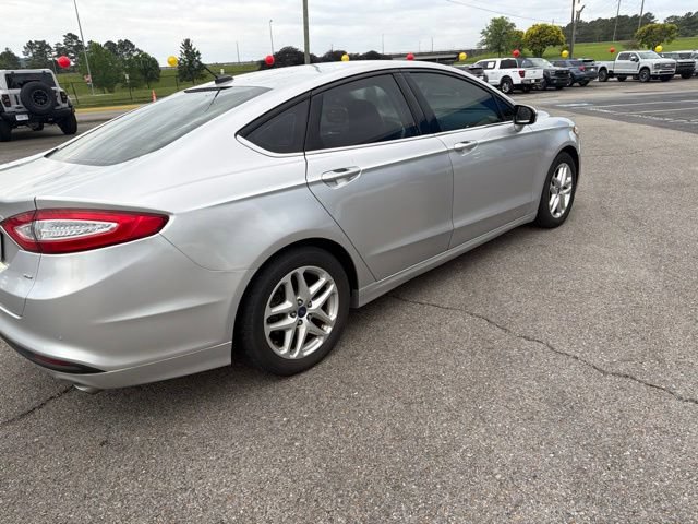 Used 2016 Ford Fusion SE FWD image 12
