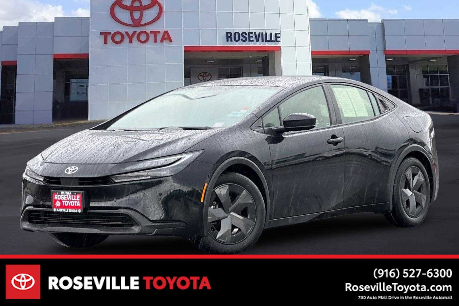 Used 2024 Toyota Prius LE FWD image 1