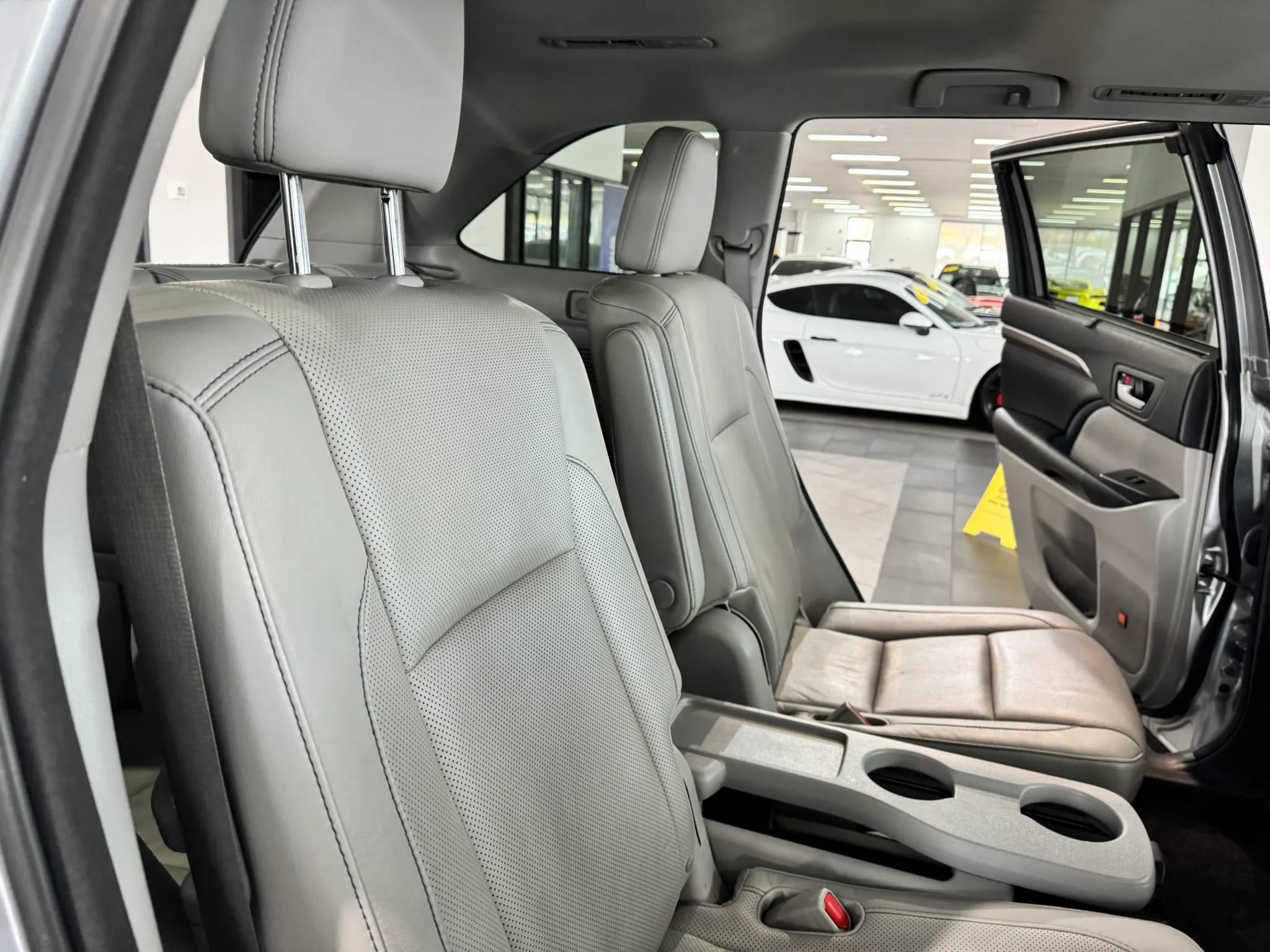 Used 2016 Toyota Highlander Limited AWD/4WD image 16