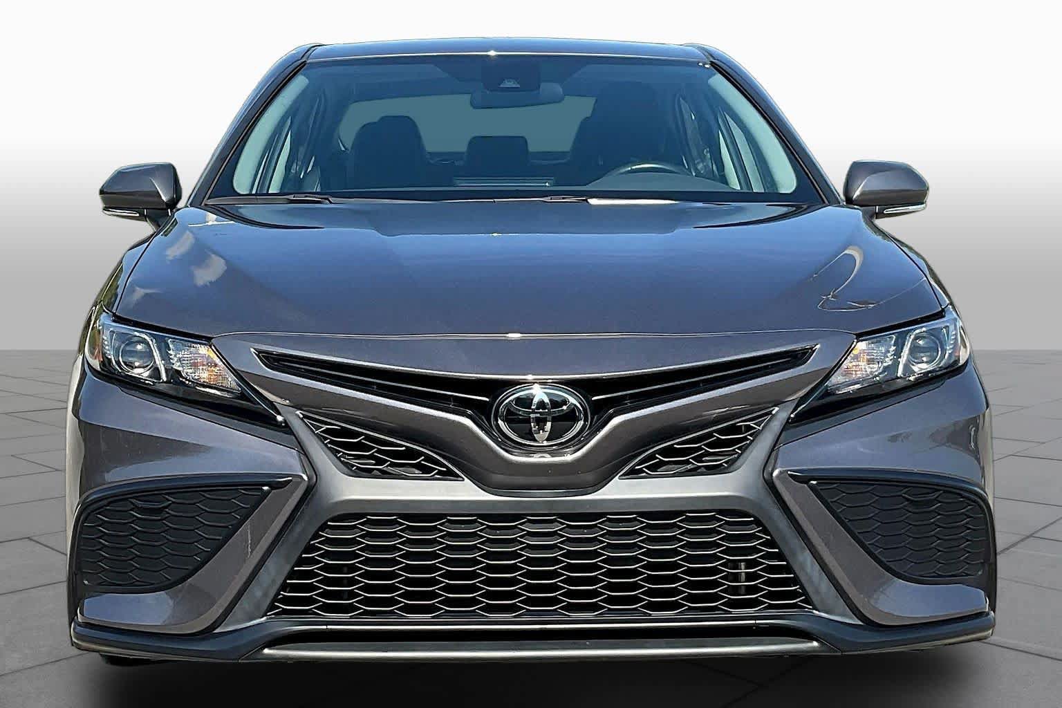 Used 2023 Toyota Camry SE FWD image 4