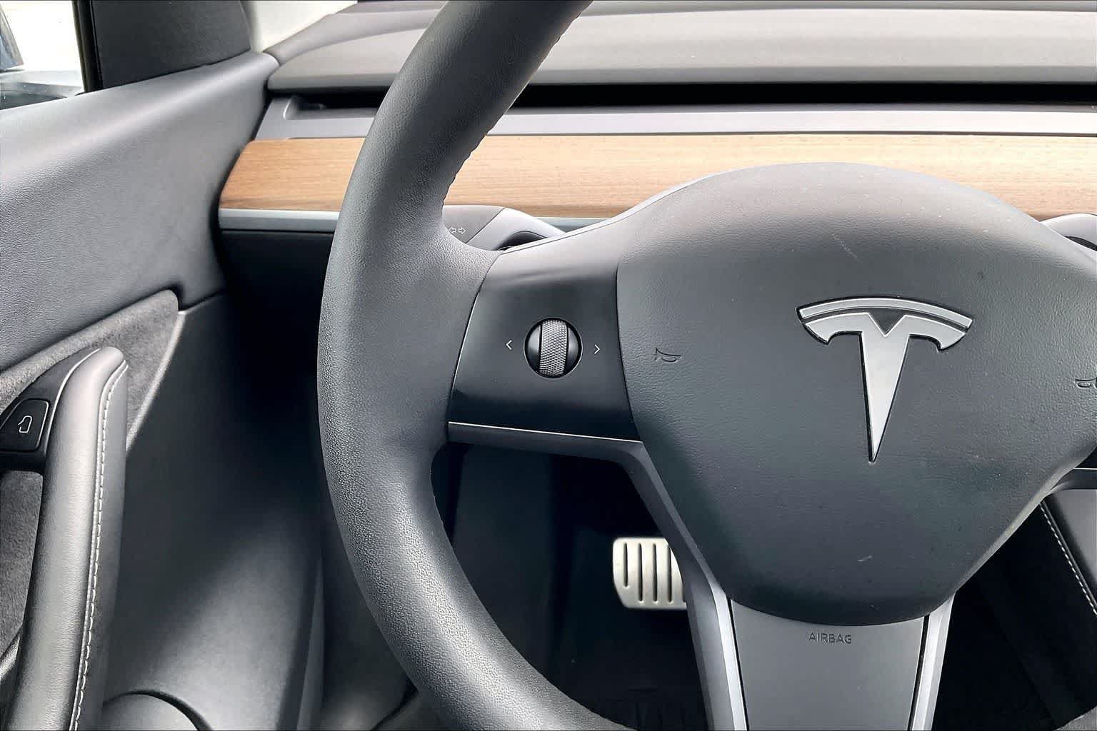 Used 2022 Tesla Model Y Performance AWD/4WD image 24