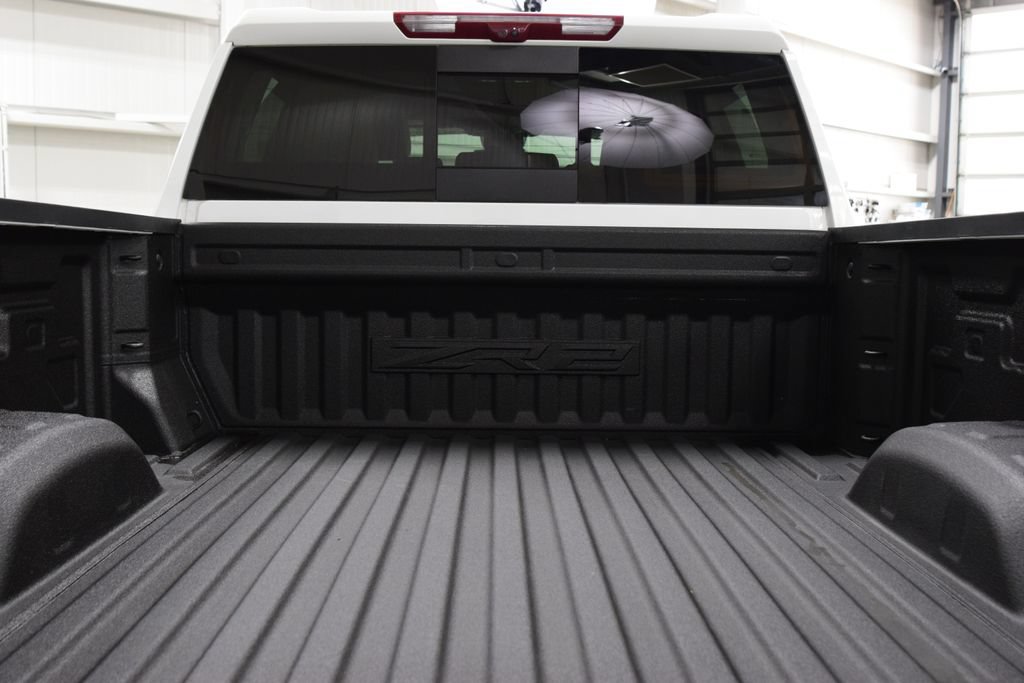 Used 2024 Chevrolet Silverado 2500 ZR2 w/ Technology Package AWD/4WD image 24