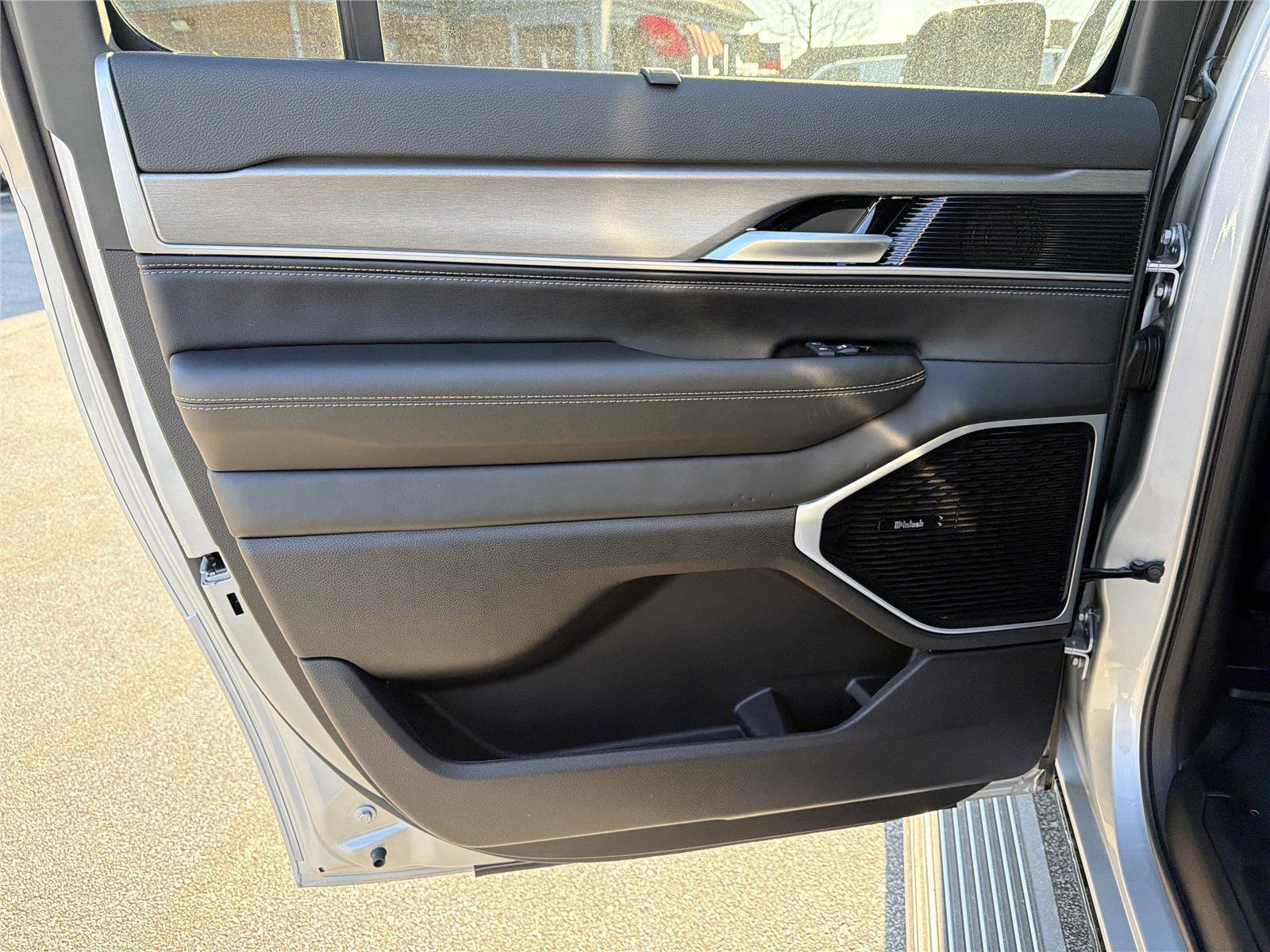 New 2026 Jeep Grand Wagoneer L Limited image 24