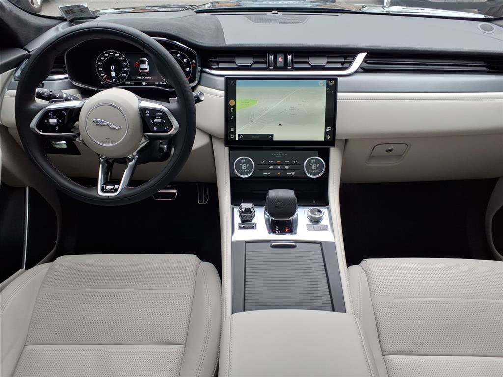 Certified 2024 Jaguar F-PACE SVR image 4