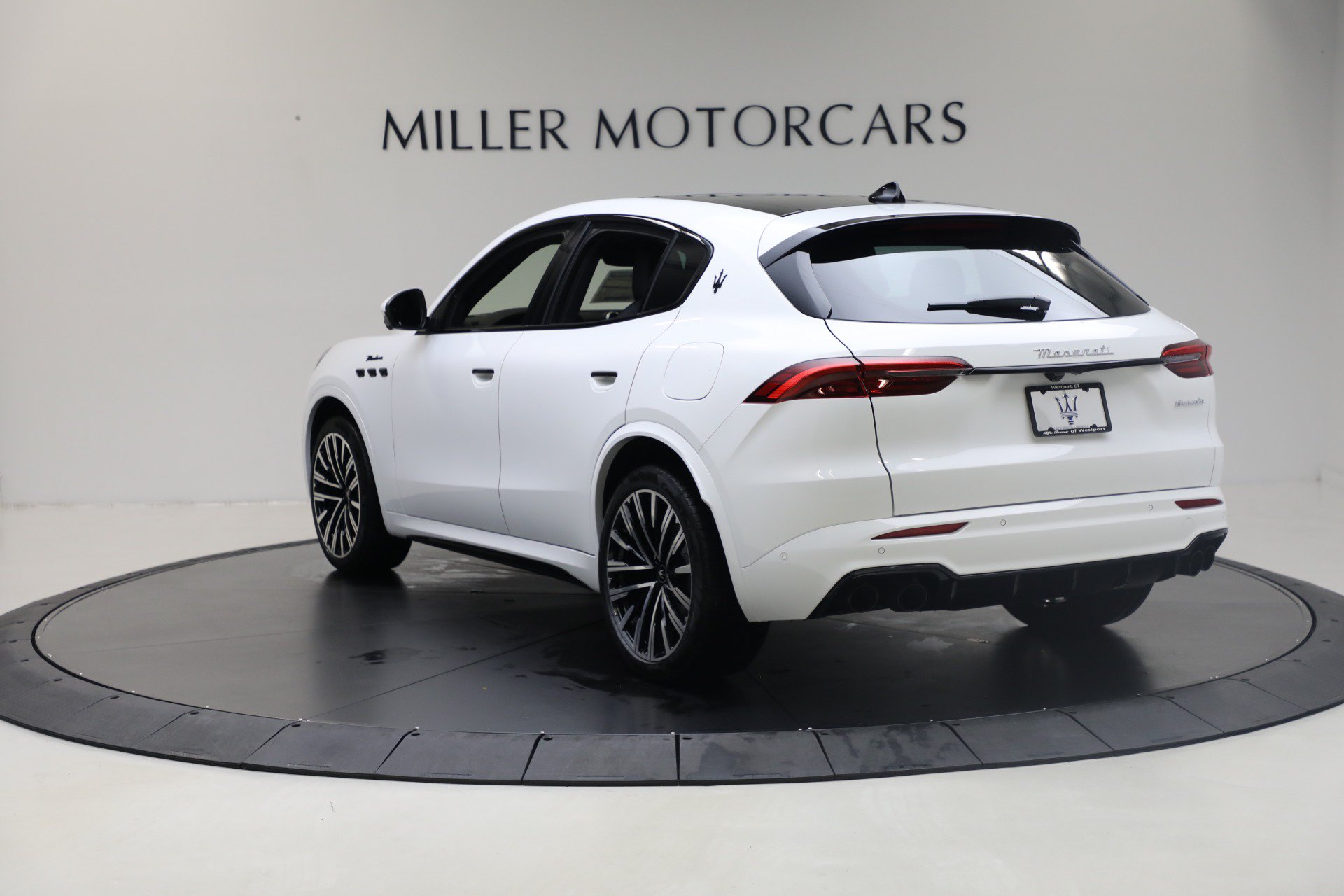 New 2025 Maserati Grecale Modena AWD/4WD image 4
