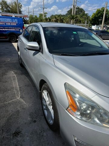 Used 2013 Nissan Altima 2.5 SL w/ 2.5 Moonroof Pkg FWD image 2
