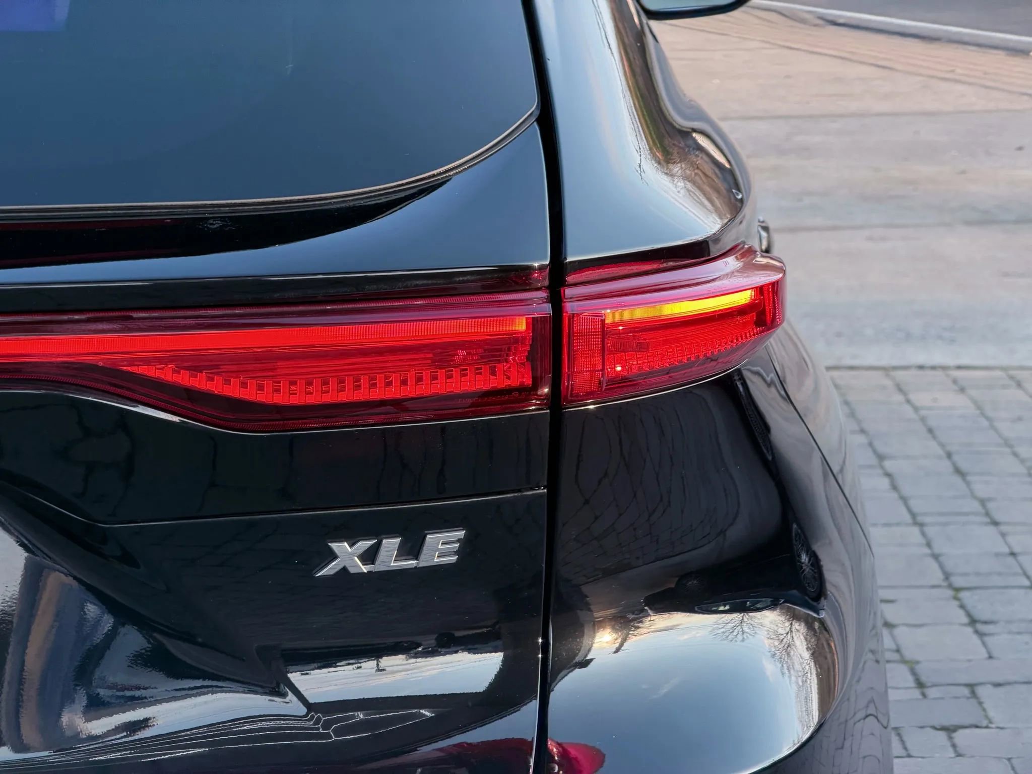 Used 2023 Toyota Venza XLE AWD/4WD image 13