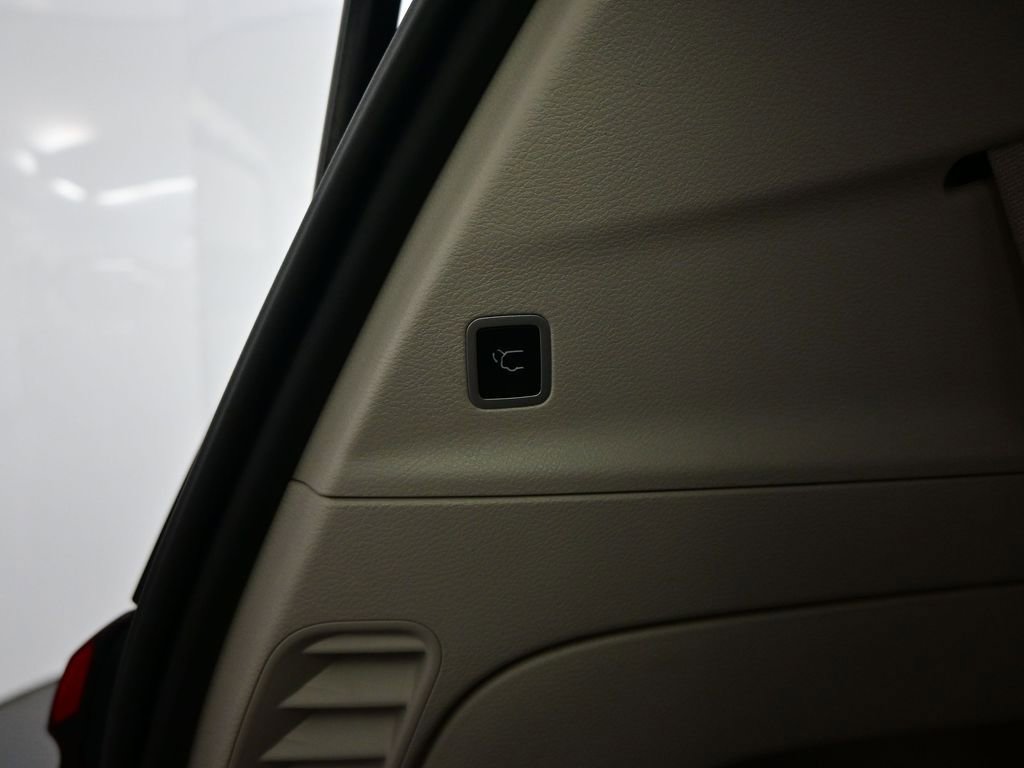 Used 2023 Chrysler Pacifica Limited image 30