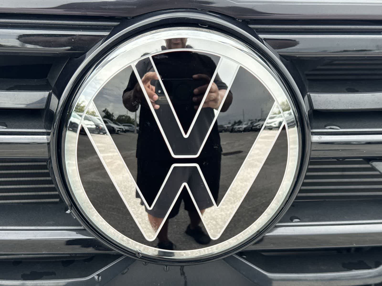 Certified 2024 Volkswagen Atlas Cross Sport SE FWD image 18
