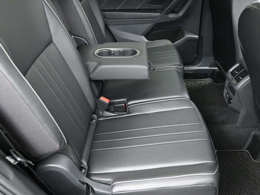 Used 2024 Volkswagen Tiguan SE R-Line image 16