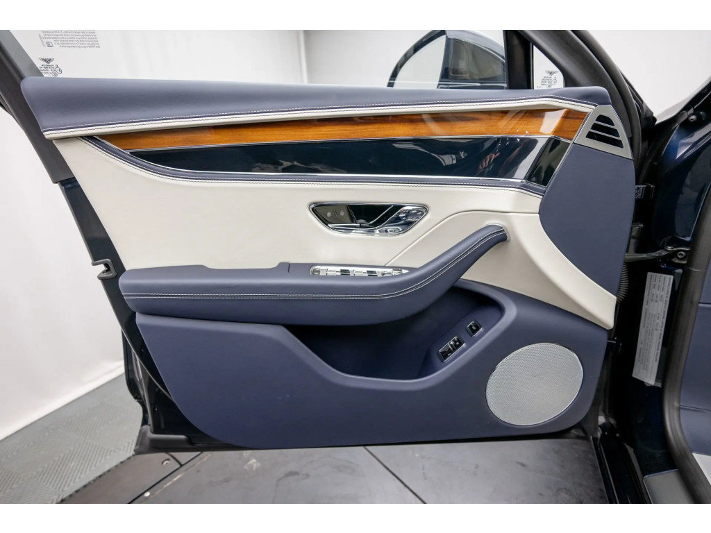 Certified 2023 Bentley Flying Spur V8 AWD/4WD image 39