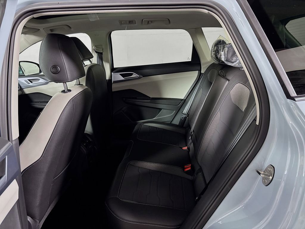 New 2025 Volkswagen Taos SE image 20